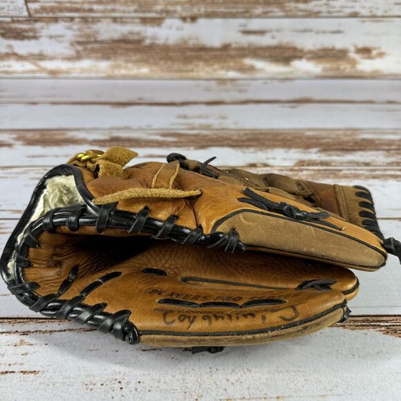 Louisville Slugger LPP1154 Players Pro Series Professional Pattern 11.5 Inches - Picture 3 of 9